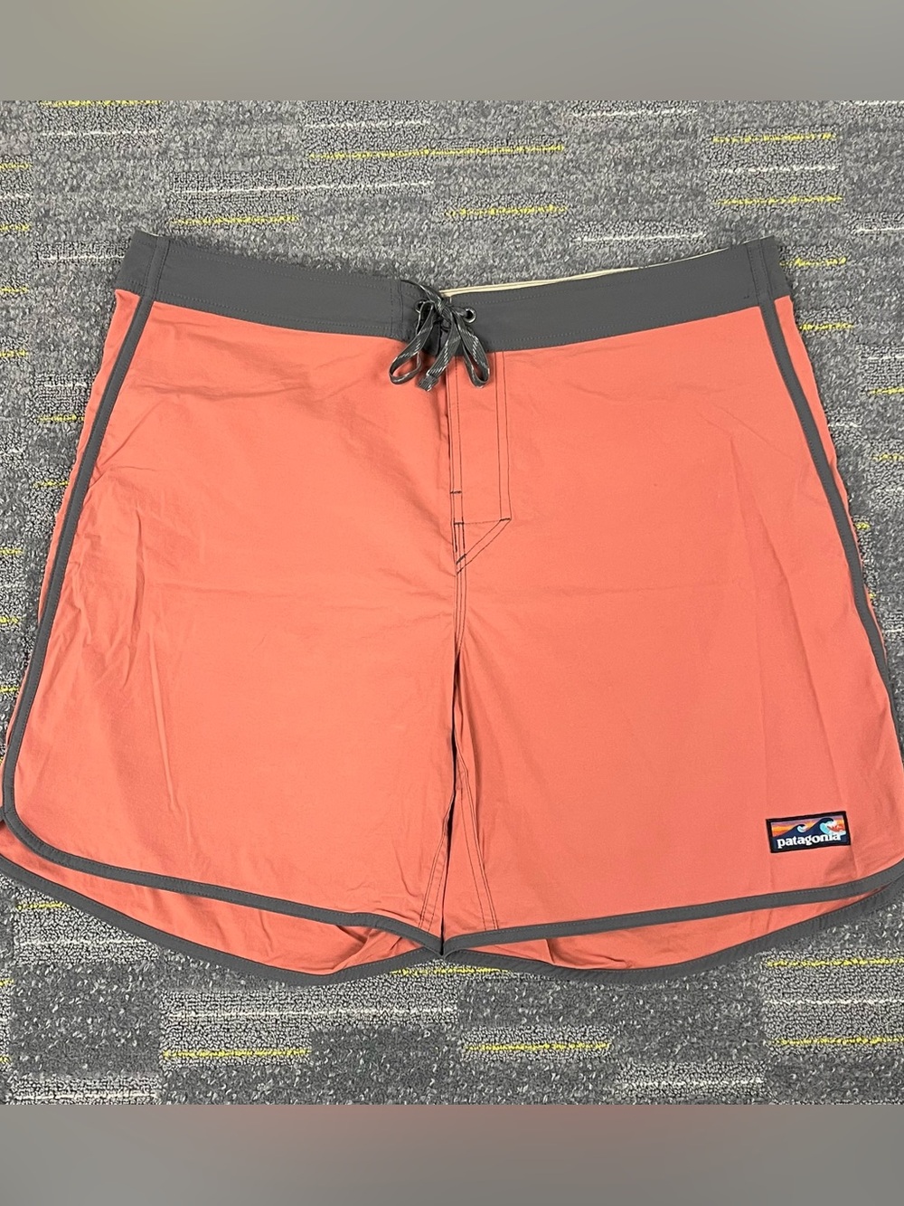 Patagonia Scallop Hem Stretch Wavefarer Board Shorts Men's 38 Pink Swim Outdoor